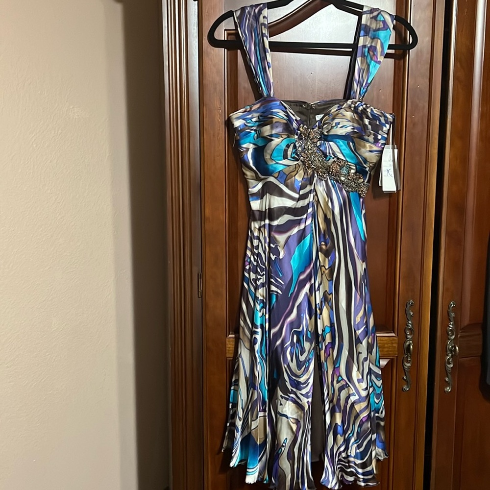 NWT ALBERTO MAKALI 100% silk cocktail dress Size 4